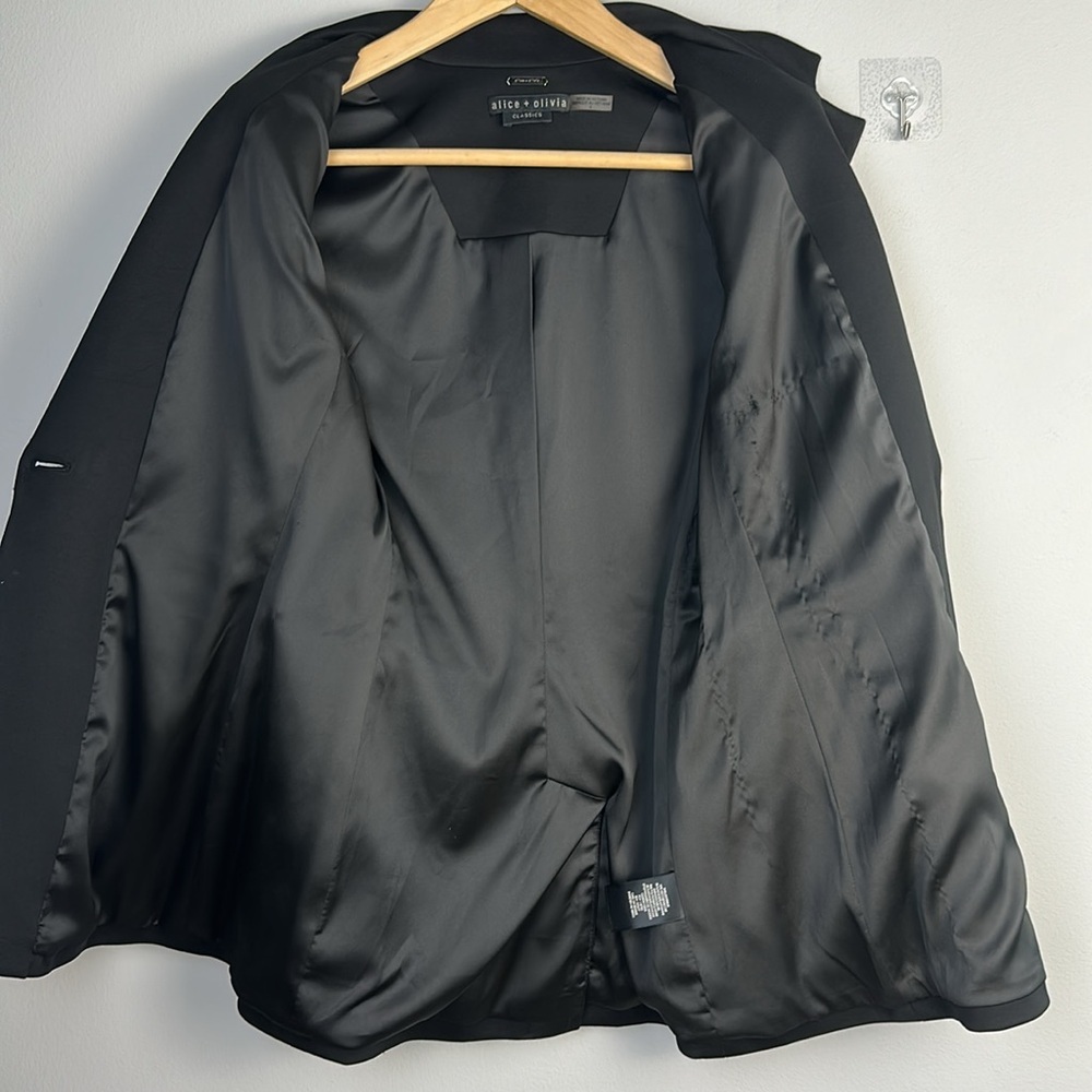 Alice + Olivia Classics Black Single Button Blazer Pockets Lined Size 4 Business - Picture 14 of 16